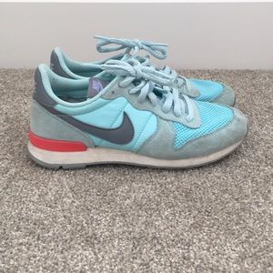Women’s Nike Internationalist- Size 6